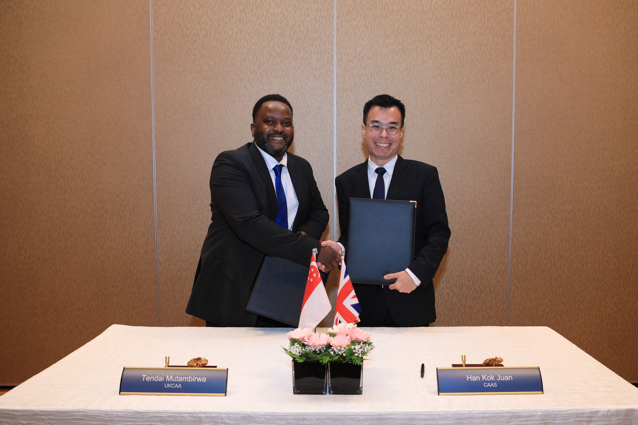 Tendai Mutambirwa, Interim Group Director of Safety and Airspace Regulation and Han Kok Juan, Director-General of CAAS